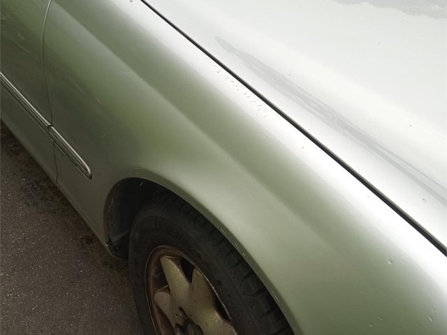 aleta derecha mercedes benz 