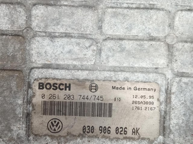 Centralita BOSCH 0261203744 /745 VW