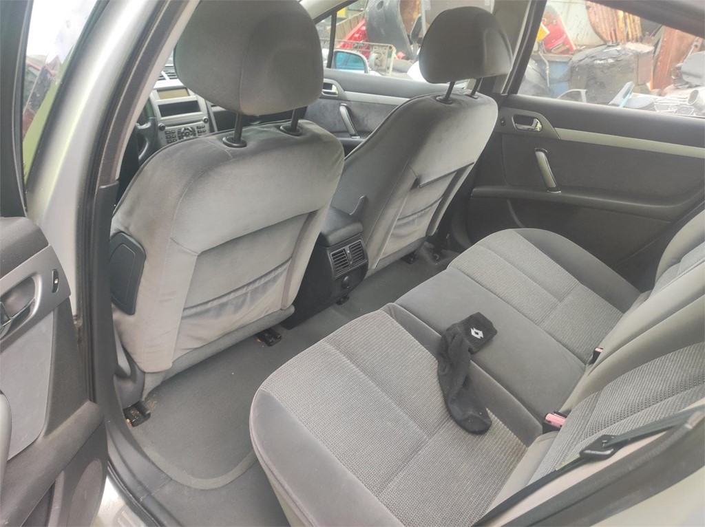 Foto 4 DESPIECE  PEUGEOT 407 Berlina 2.0 HDi 16V FAP 138 cv