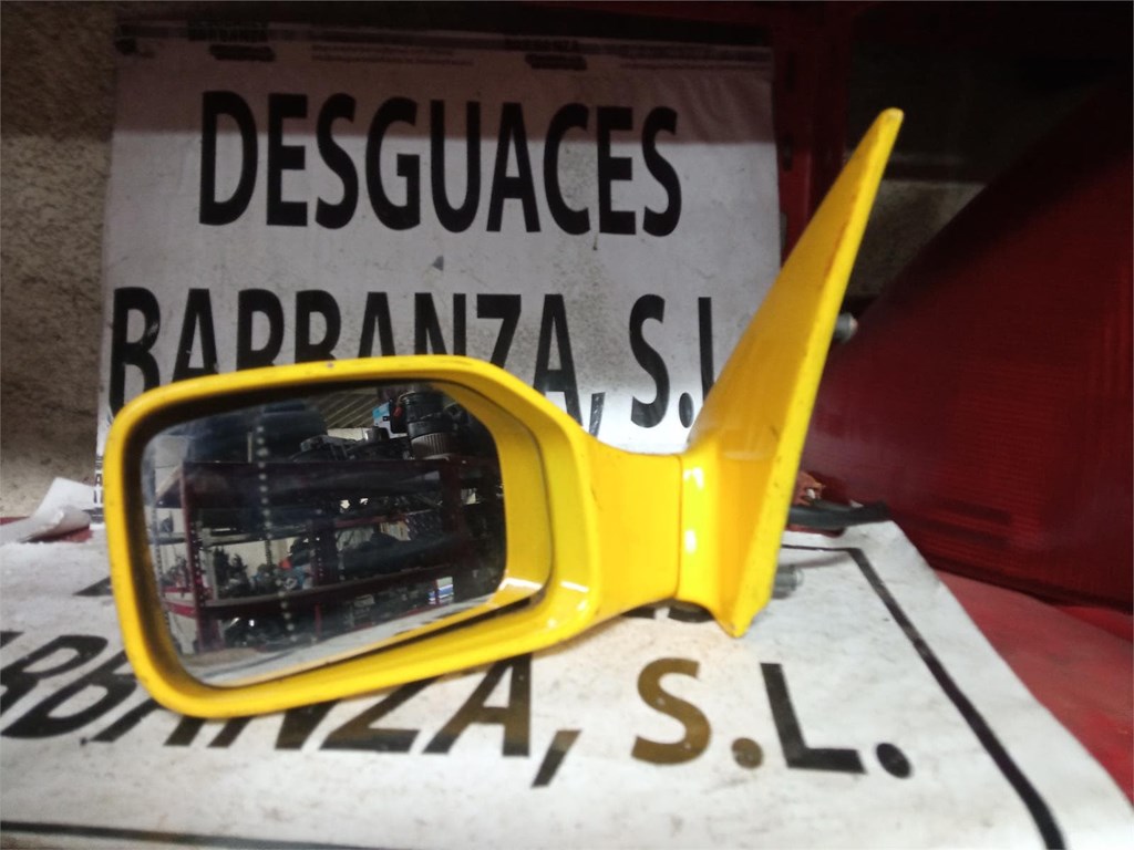 Foto 2 Espejo retrovisor amarillo 106 