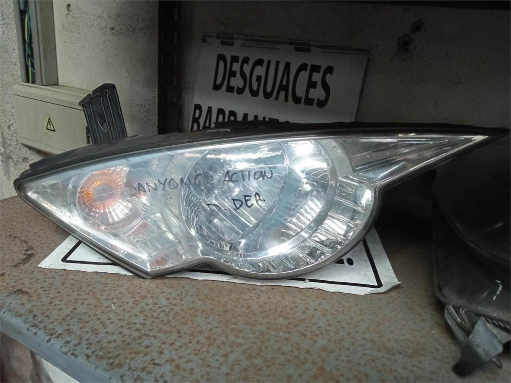 Foto 1 faro sanyong action