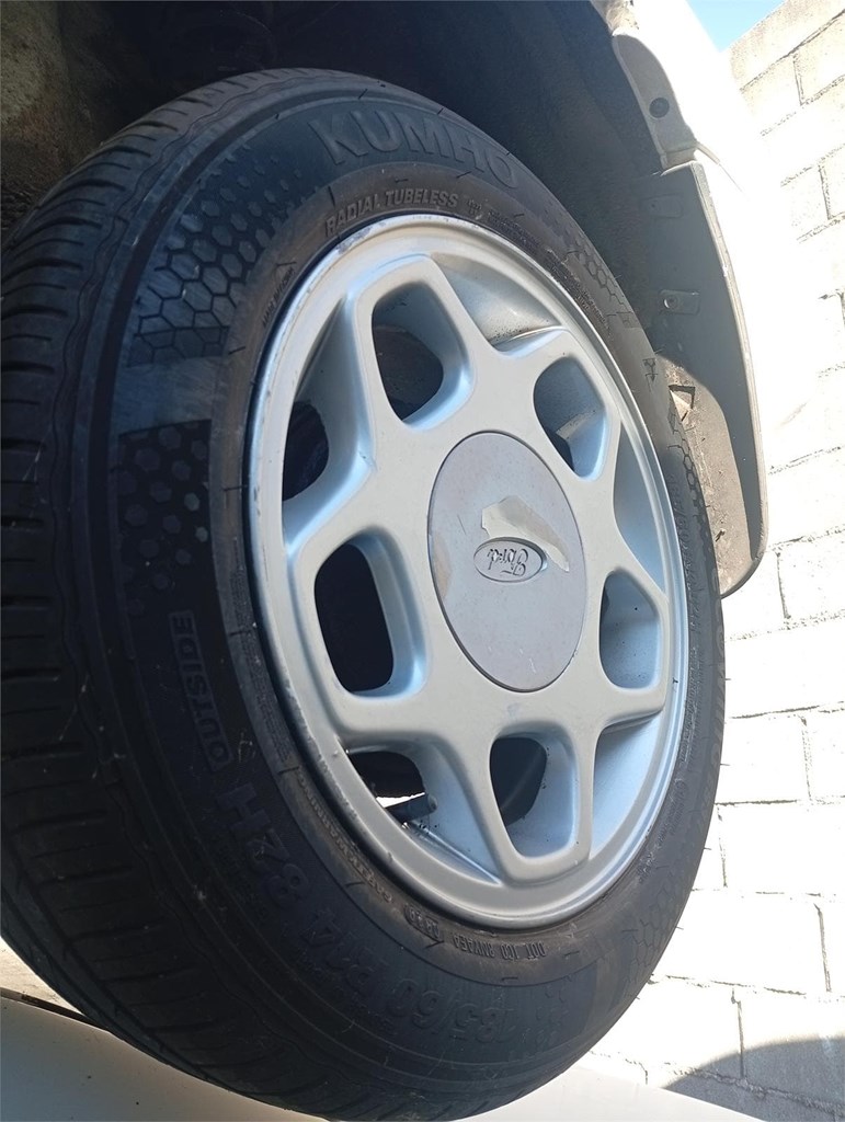 Foto 2 llantas ford 4 tornillos
