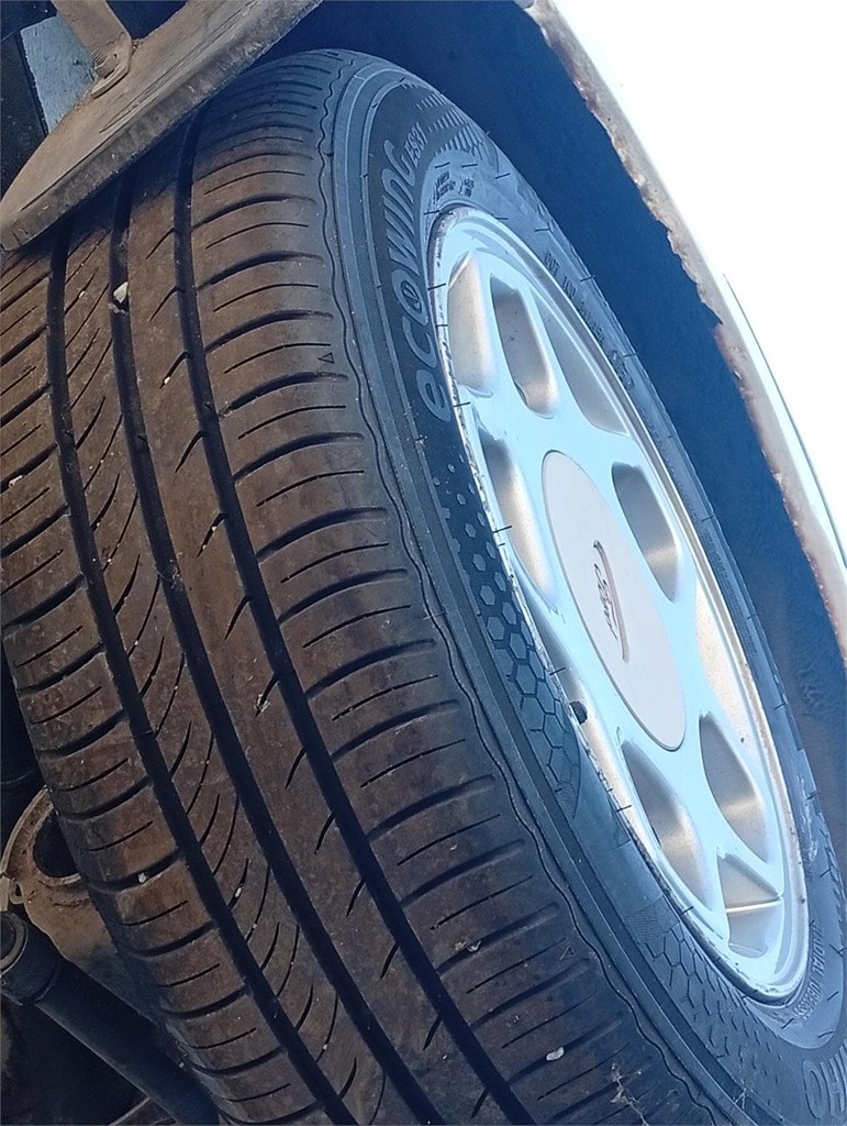 Foto 3 llantas ford 4 tornillos