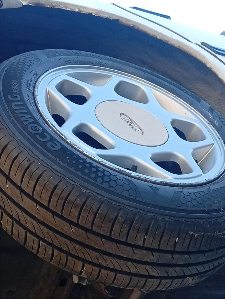 Foto 4 llantas ford 4 tornillos