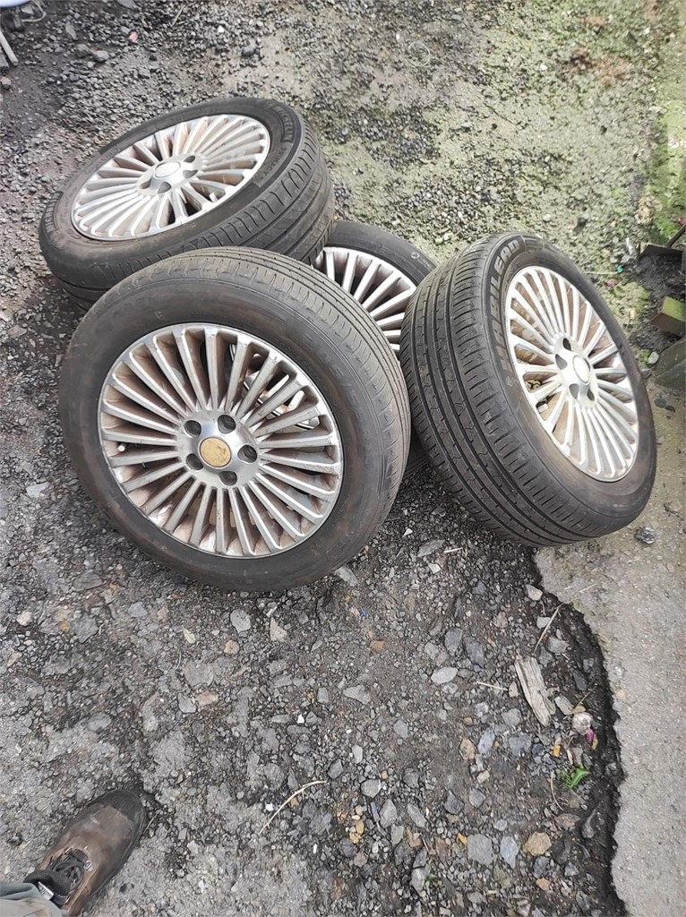 Foto 4 LLANTAS FORD