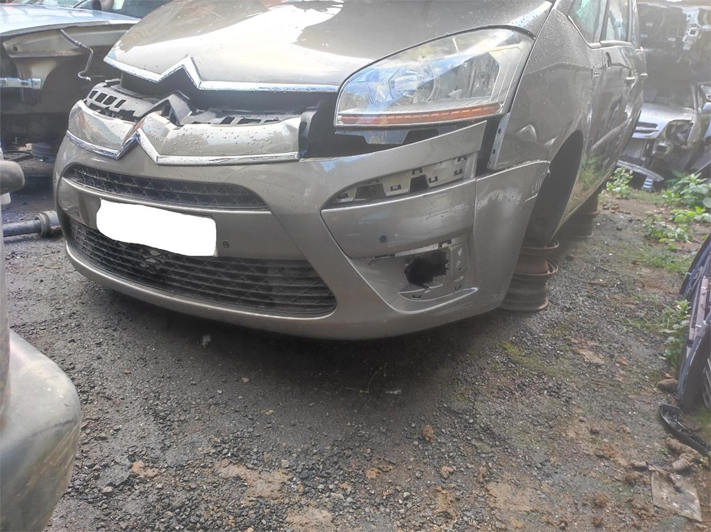 Foto 2 paragolpes delantero Citroen gran Picasso 2010