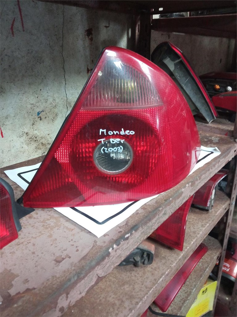 Foto 1 piloto trasero mondeo 2003 