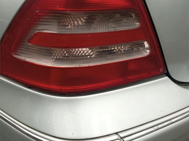 pitolo trasero izquierdo mercedes benz