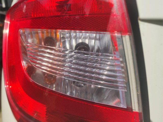 pitoloto trasero skoda rapid 
