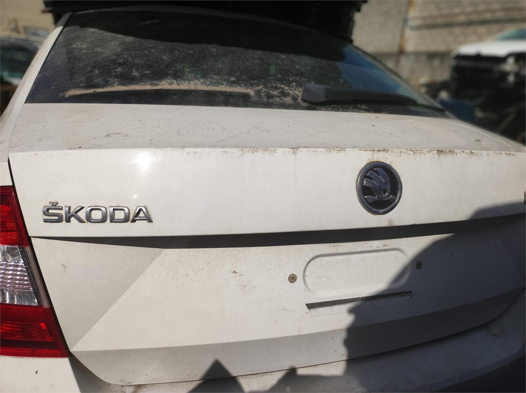 Foto 1 porton trasero skoda rapid 