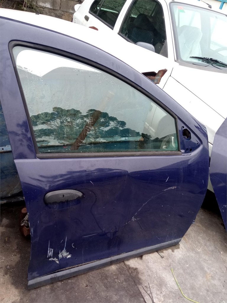 Foto 1 puerta delantera derecha dacia logan familiar