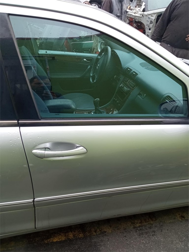 Foto 1 puerta delantera derecha mercedes benz w203