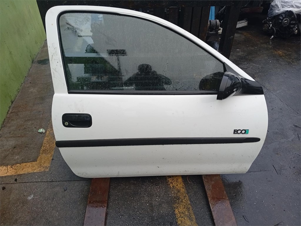 Foto 1 puerta derecha opel corsa 3p