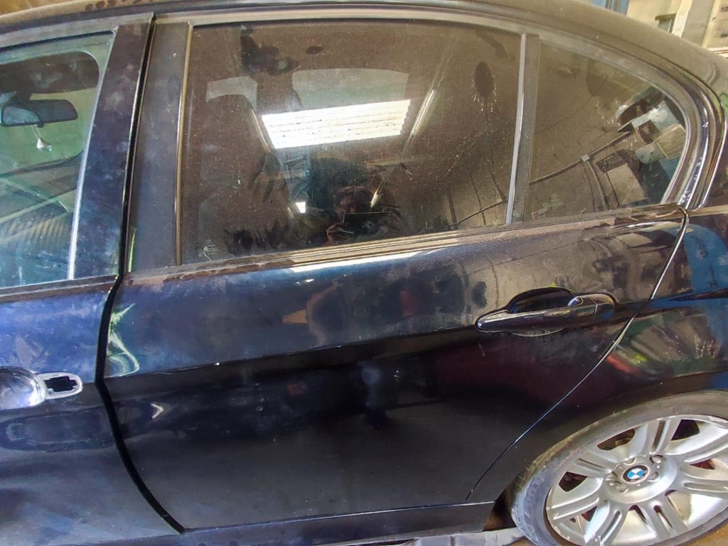 Foto 1 puerta trasera izquierda bmw 320d e90