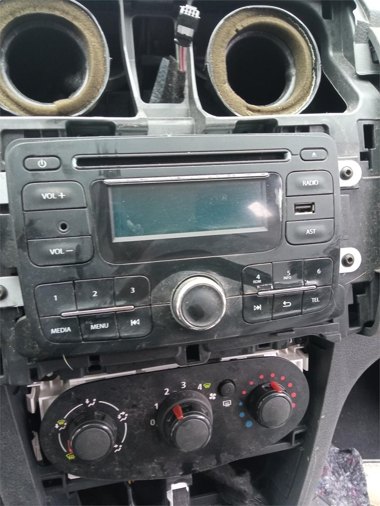 Foto 1 radio original dacia logan 